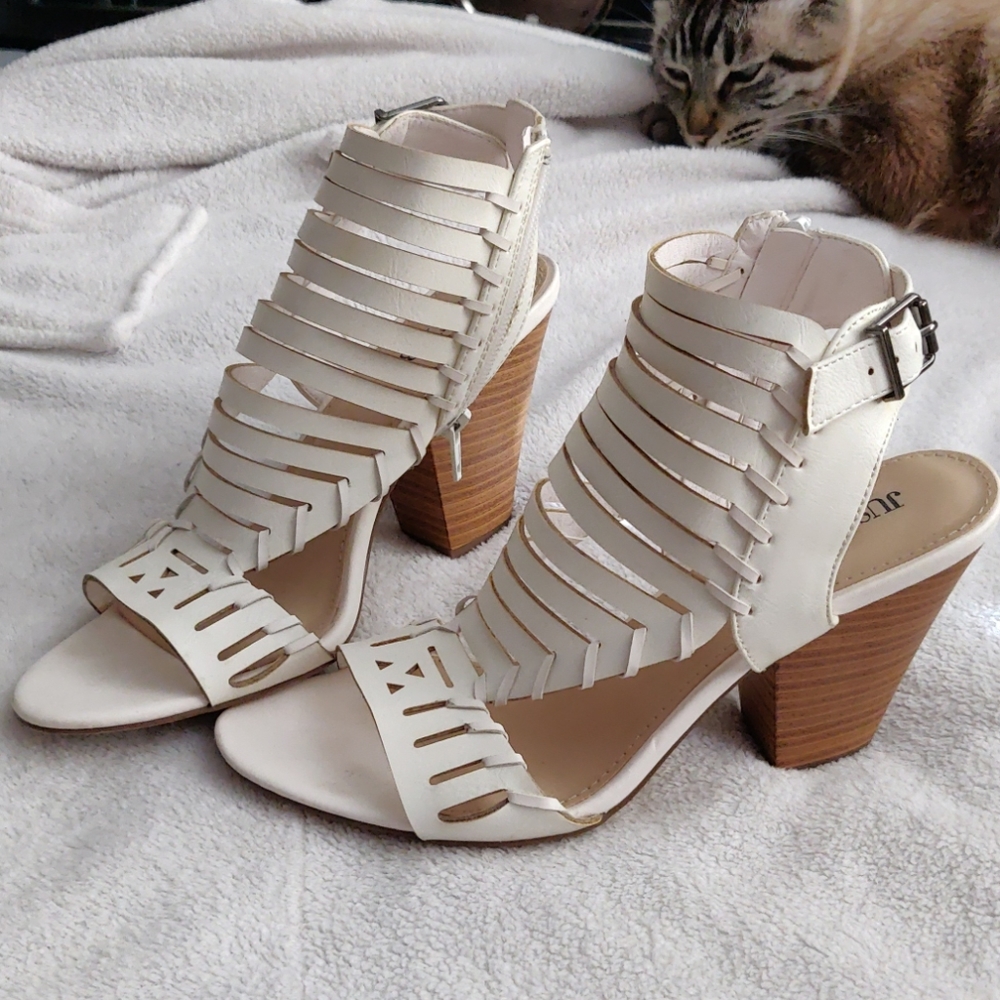 Women's shoes